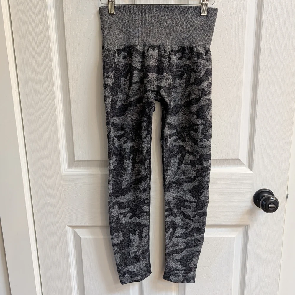 NVGTN Seamless Camo Leggings - Picture 4 of 8